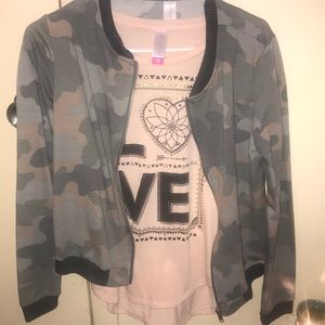 No Boundaries camo jacket set with pick love shirt